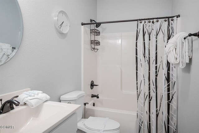1103 Sanctuary Shores Way, Sevierville, TN 37876 - full bath with shower / bath combo with shower curtain and vanity
