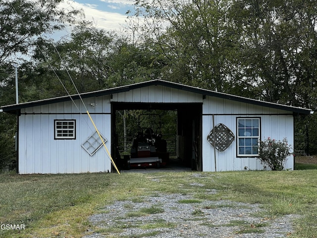 view of outdoor structure with driveway