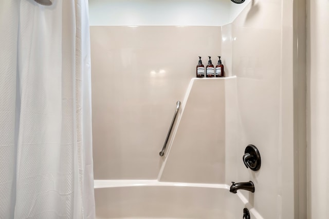 full bath with shower / bath combo