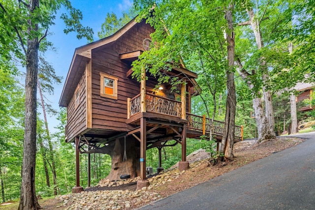 view of front of home featuring a wooden deck