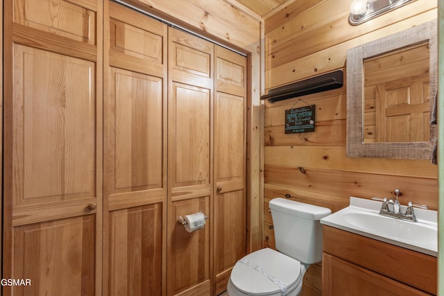 4110 Kidds Way Unit 5, Gatlinburg, TN 37738 - bathroom with vanity and wooden walls
