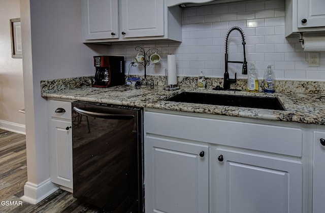 220 River Garden Ct Unit 38, Sevierville, TN 37862 - kitchen featuring dark wood-style flooring, baseboards, black dishwasher, white cabinetry, and a sink