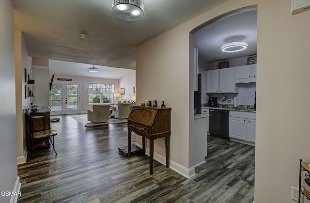 220 River Garden Ct Unit 38, Sevierville, TN 37862 - hallway with arched walkways, baseboards, visible vents, and dark wood-type flooring
