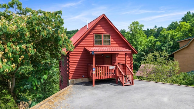 view of front of property with covered porch and metal roof