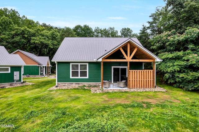 1014 Pinyon Cir, Pigeon Forge, TN 37863 - view of front of property with a front yard, a metal roof, and a patio