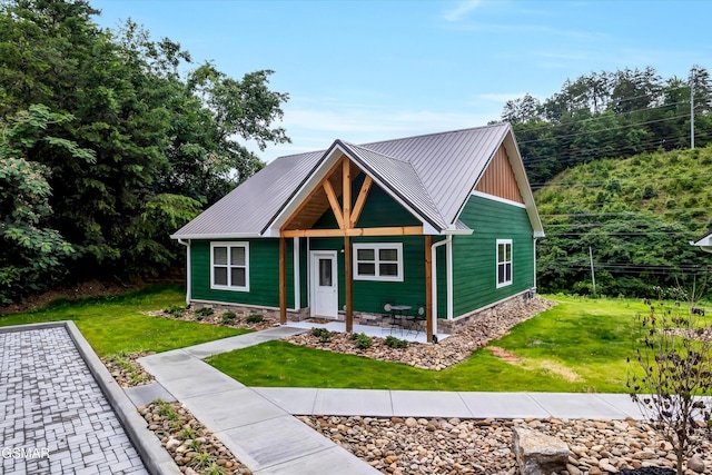 1014 Pinyon Cir, Pigeon Forge, TN 37863 - view of front of home with a front lawn and a metal roof