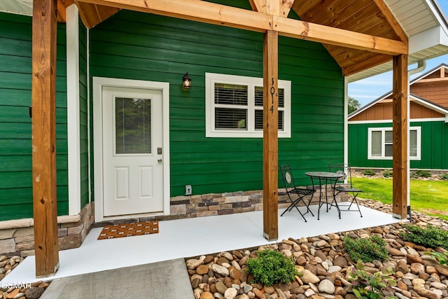 1014 Pinyon Cir, Pigeon Forge, TN 37863 - view of exterior entry featuring a patio area