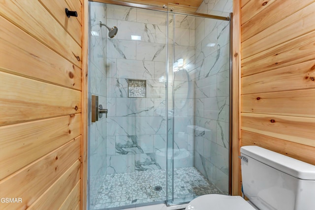 1014 Pinyon Cir, Pigeon Forge, TN 37863 - full bath featuring a shower stall