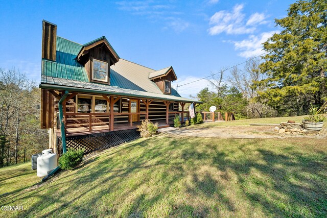 back of house featuring a yard