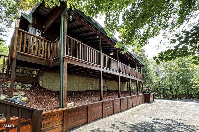 3529 Peggy Ln, Pigeon Forge, TN 37863 - view of side of home with a deck