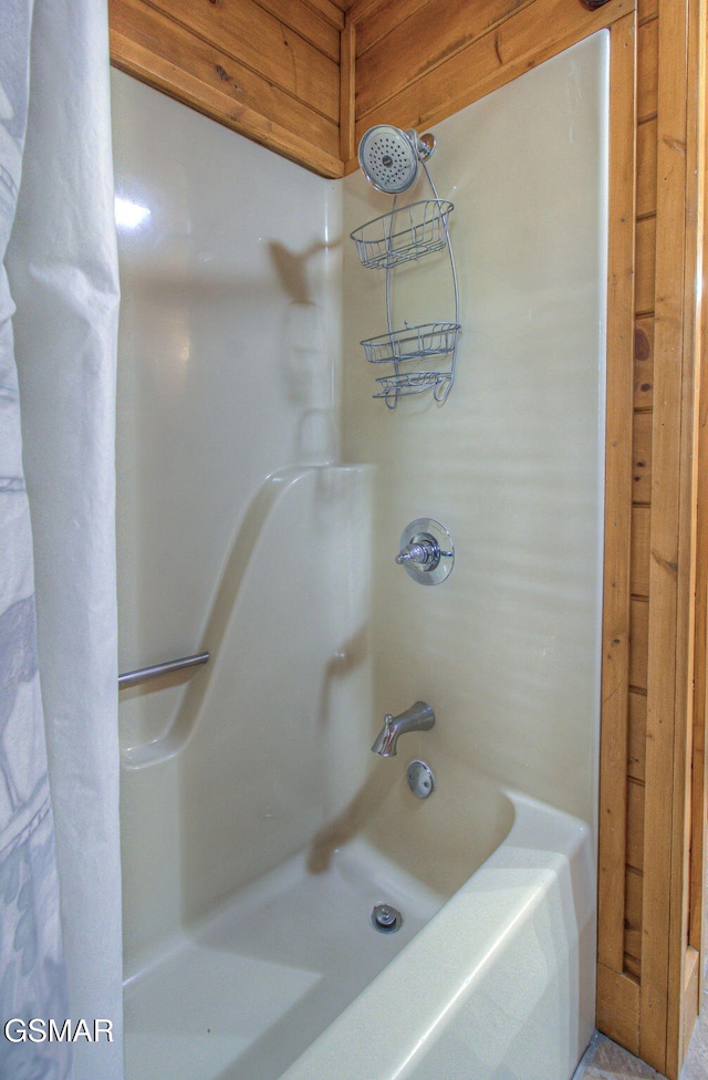 3529 Peggy Ln, Pigeon Forge, TN 37863 - bathroom featuring shower / bath combo with shower curtain