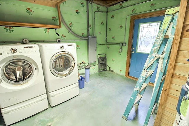 clothes washing area featuring washing machine and clothes dryer