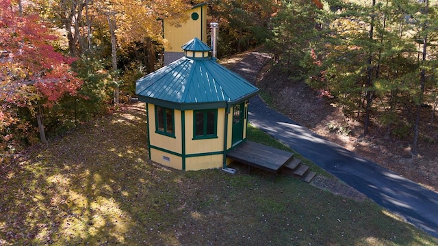 view of outbuilding featuring an outdoor structure