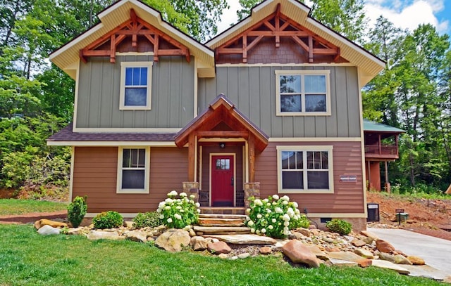 1106 Anastasia Way, Gatlinburg, TN 37738 - craftsman inspired home featuring board and batten siding