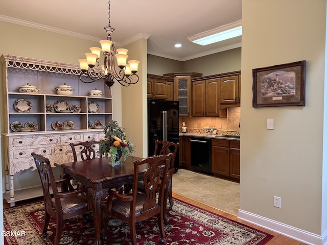 915 Fine Glen Dr, Sevierville, TN 37862 - dining area featuring a chandelier, light wood-type flooring, ornamental molding, recessed lighting, and baseboards