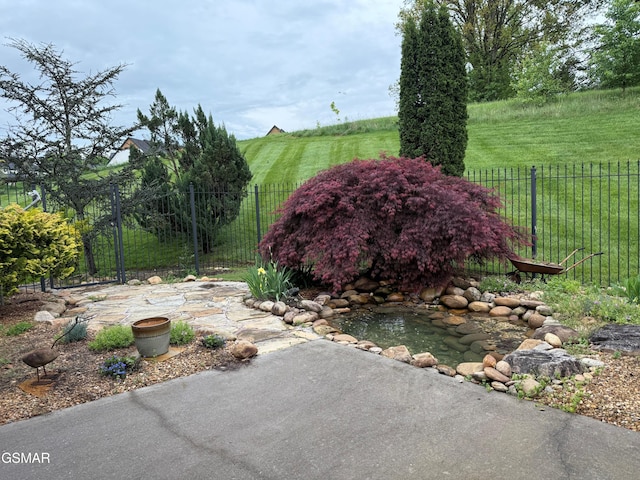 915 Fine Glen Dr, Sevierville, TN 37862 - view of yard with fence