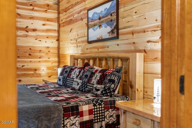 2864 Owens Ridge Way, Sevierville, TN 37876 - bedroom with wood walls