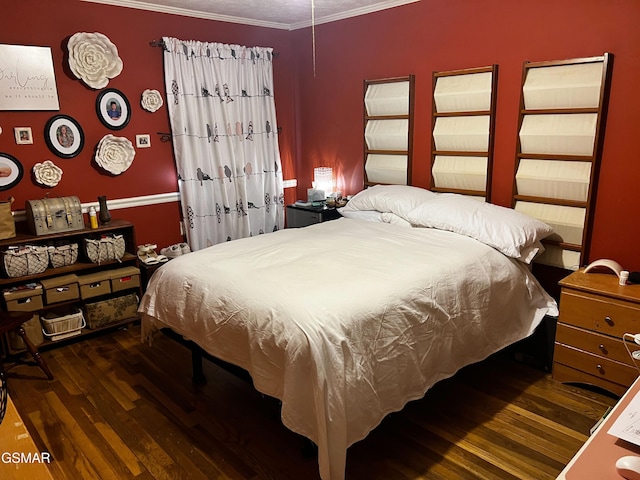 206 Bunker Ln, Oak Ridge, TN 37830 - bedroom featuring hardwood / wood-style flooring and ornamental molding