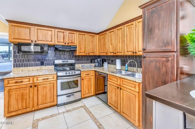 kitchen featuring tasteful backsplash, sink, vaulted ceiling, and black appliances