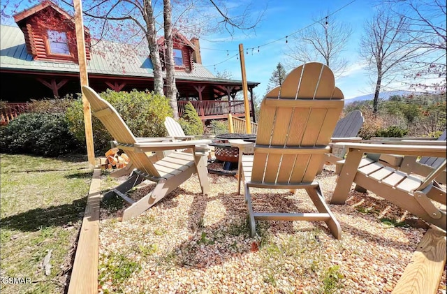 view of yard featuring an outdoor fire pit