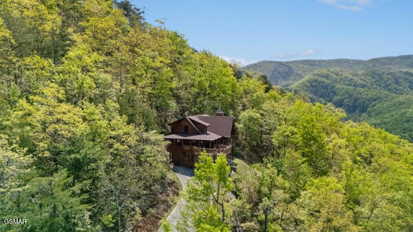 bird's eye view with a wooded view