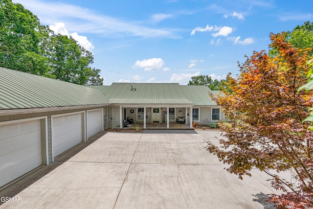 view of front facade with a garage