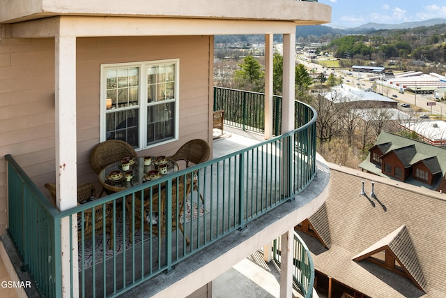 balcony featuring a mountain view