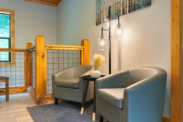 706 Kelly St, Gatlinburg, TN 37738 - sitting room with wood finished floors