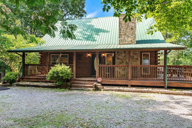 view of front of property featuring a porch