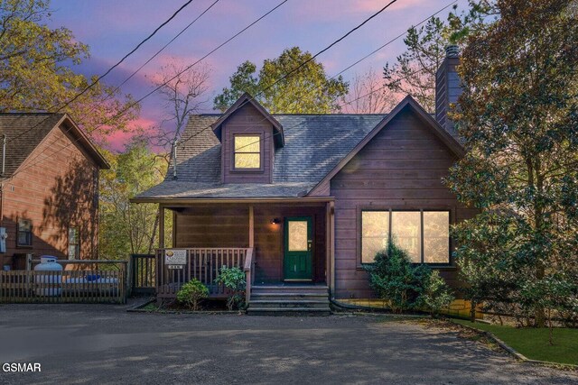 view of front of property featuring a porch