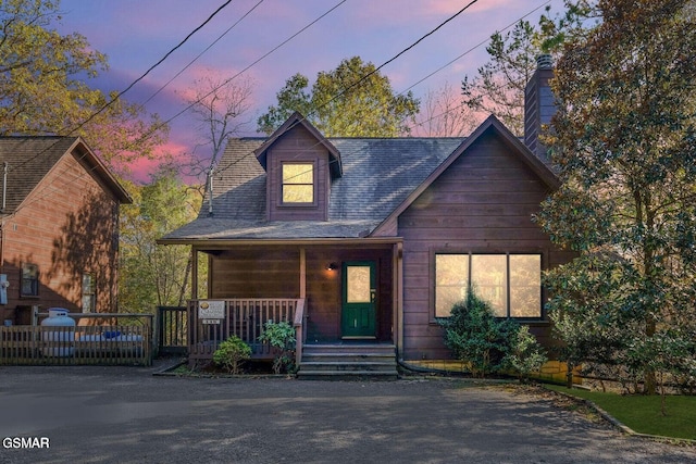 view of front of property featuring a porch