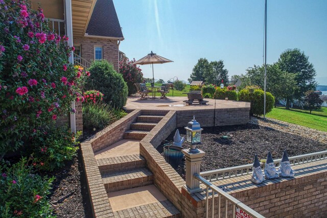 view of yard with a patio