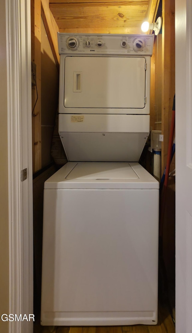 laundry area with laundry area and stacked washer / dryer