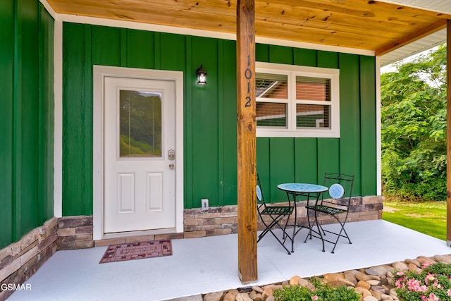 1012 Pinyon Cir, Pigeon Forge, TN 37863 - property entrance with board and batten siding, covered porch, and stone siding