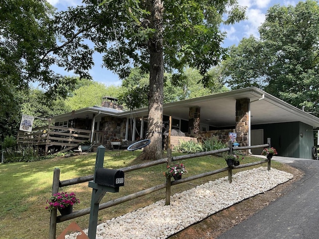 view of front facade featuring a front lawn and a carport