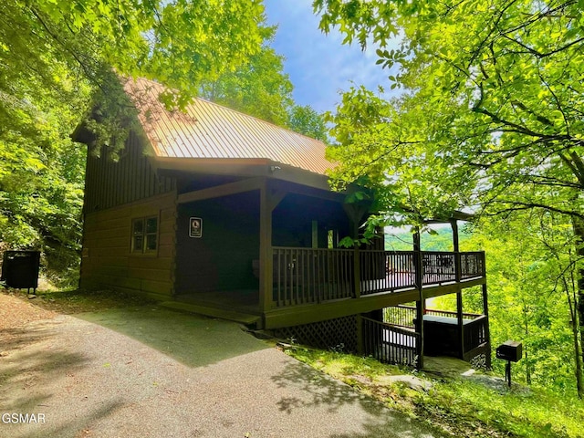910 Laurel Lick Rd, Pigeon Forge, TN 37863 - view of side of home with metal roof