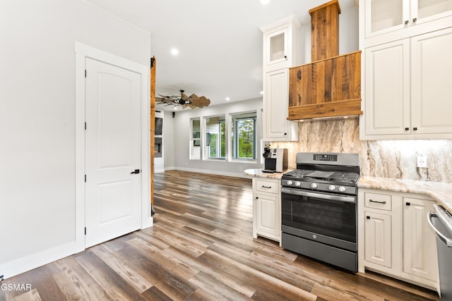 3955 Denton Ct, Sevierville, TN 37862 - kitchen with stainless steel appliances, light wood finished floors, white cabinetry, tasteful backsplash, and recessed lighting