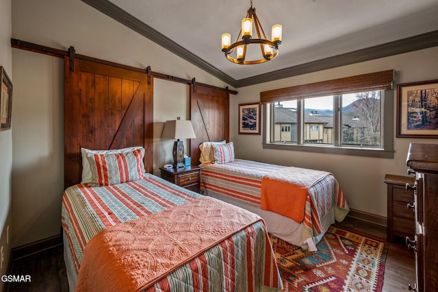 1050 Ski View Dr Unit 306, Gatlinburg, TN 37738 - bedroom featuring baseboards, wood finished floors, a barn door, vaulted ceiling, and crown molding