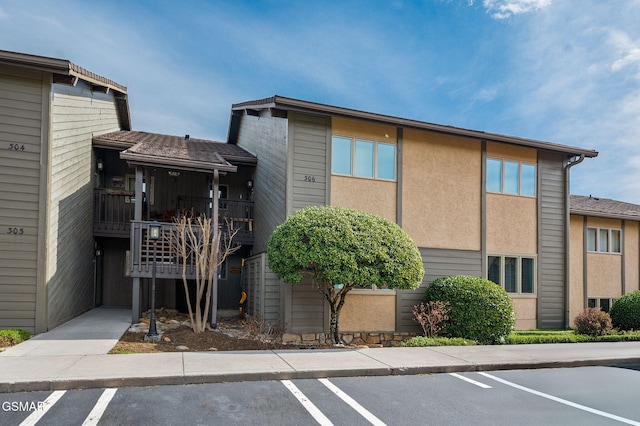 1050 Ski View Dr Unit 306, Gatlinburg, TN 37738 - view of property featuring uncovered parking
