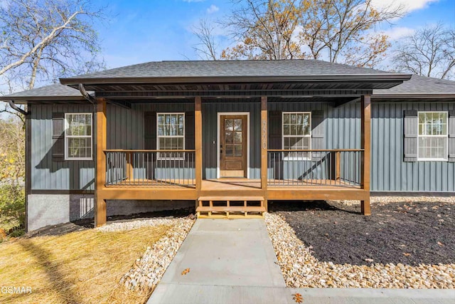 view of front of property featuring a porch