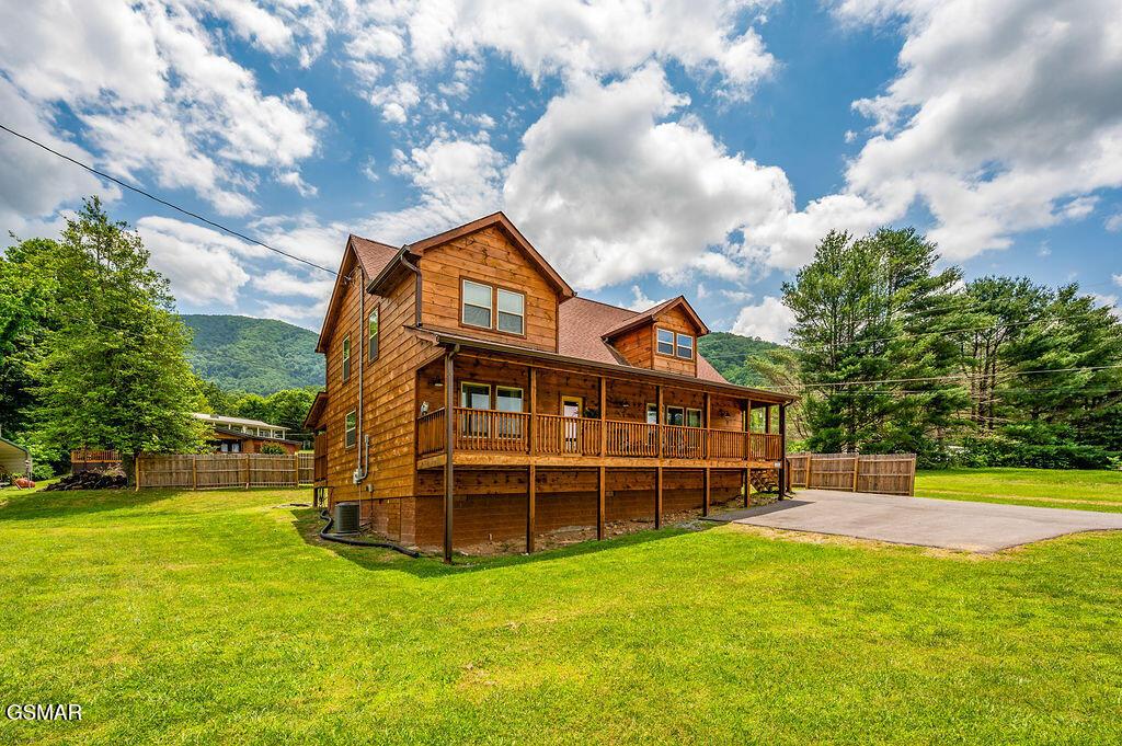 3453 Laurel Ridge Way, Sevierville, TN 37862 - rear view of property with a wooden deck