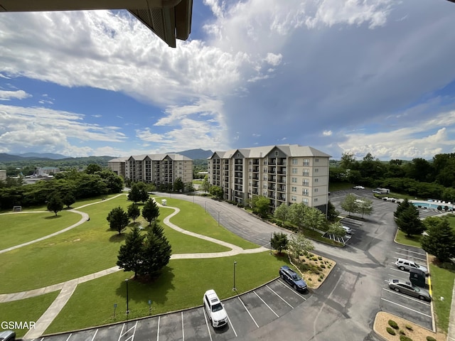 bird's eye view of apartment complex / building