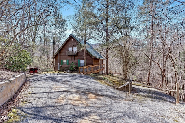 exterior space featuring gravel driveway