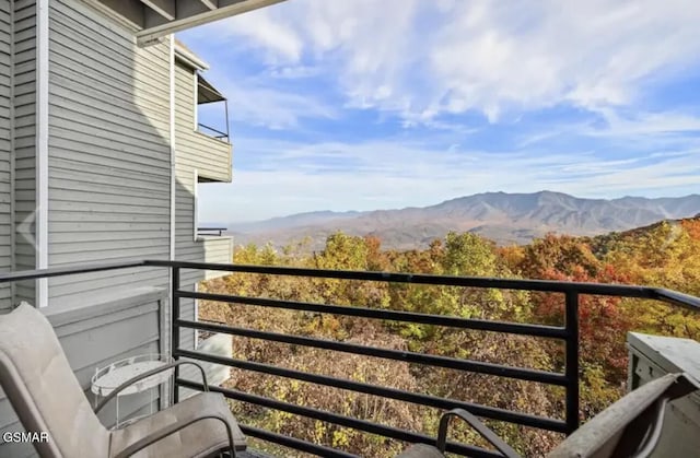 balcony featuring a mountain view