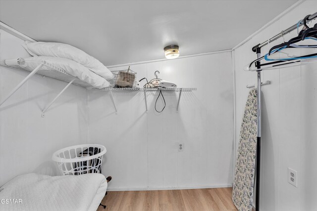 39693975 Wears Valley Rd, Sevierville, TN 37862 - walk in closet with wood finished floors