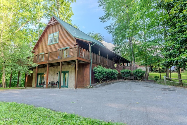 421 Laurel Ave, Gatlinburg, TN 37738 - view of front of house with a wooden deck