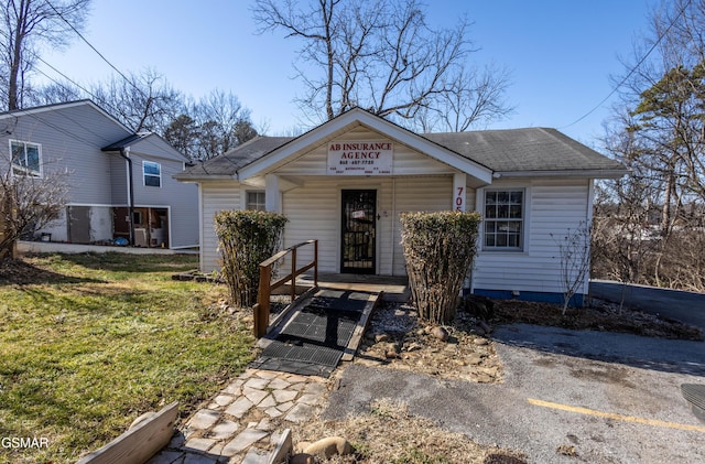 bungalow-style home featuring a front lawn