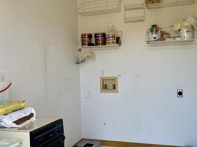 188 Riviera Dr, Newport, TN 37821 - clothes washing area with washer hookup and electric dryer hookup