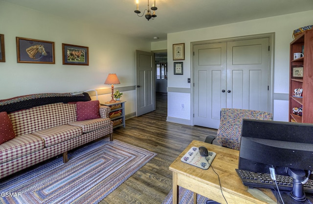 2045 Kings View Loop, Seymour, TN 37865 - living area featuring wood finished floors and baseboards