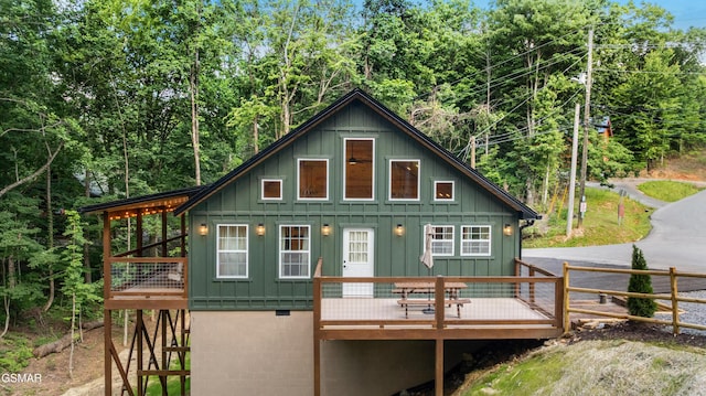 1504 Ginnys Trl, Sevierville, TN 37876 - back of house with board and batten siding and a deck